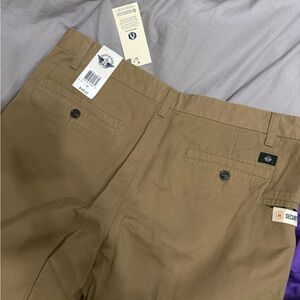 Dockers Men's Tan khaki shorts